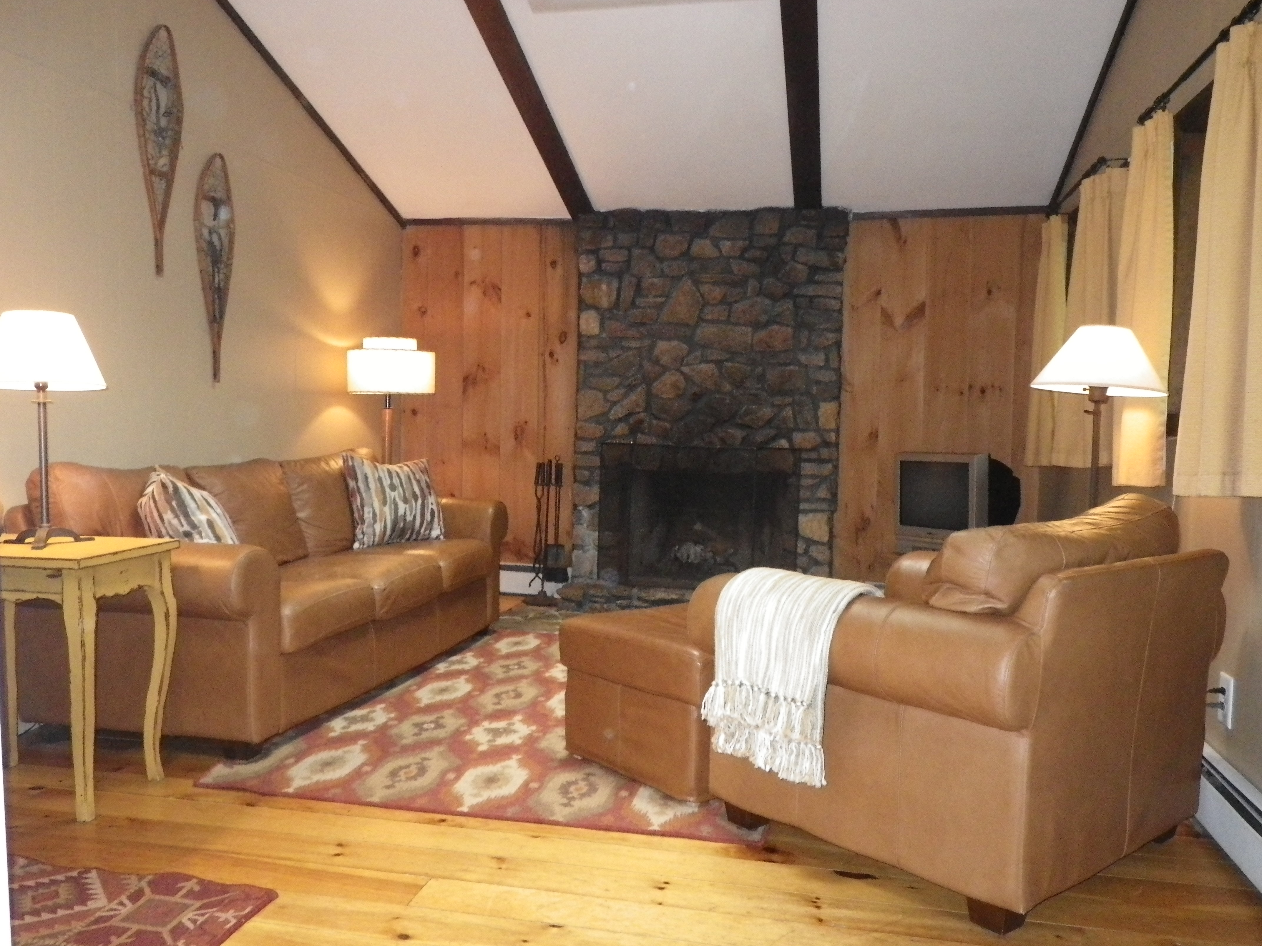 cabin-livingroom.jpg